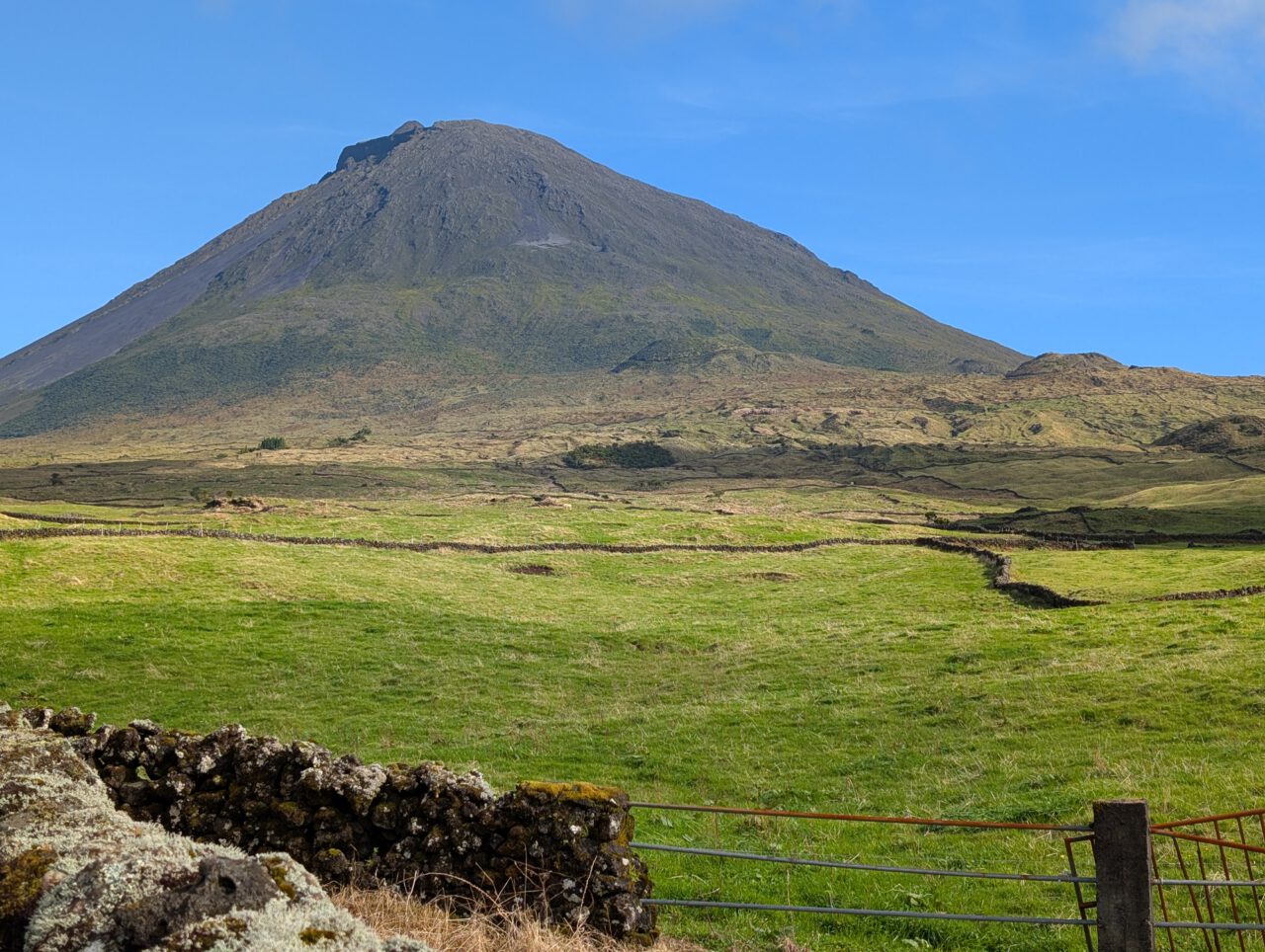 Der Pico ist der höchste Berg Portugals.